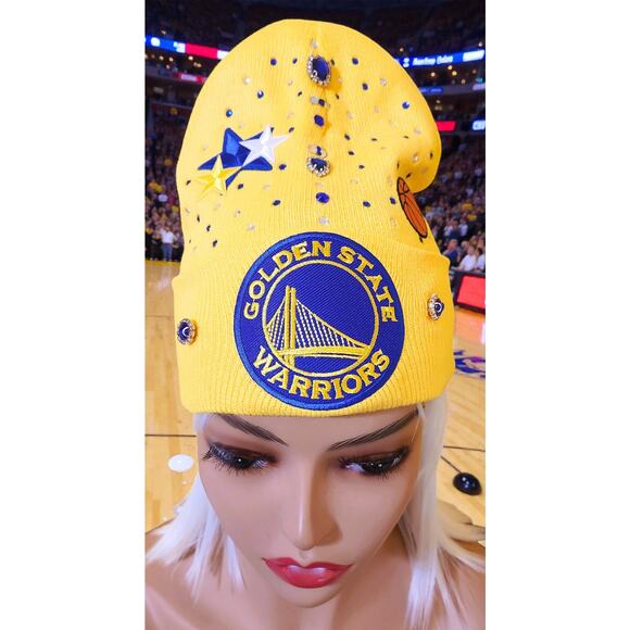 Golden State Warriors yellow Beanie design with logo, star, crystal & basketball - Picture 4 of 5